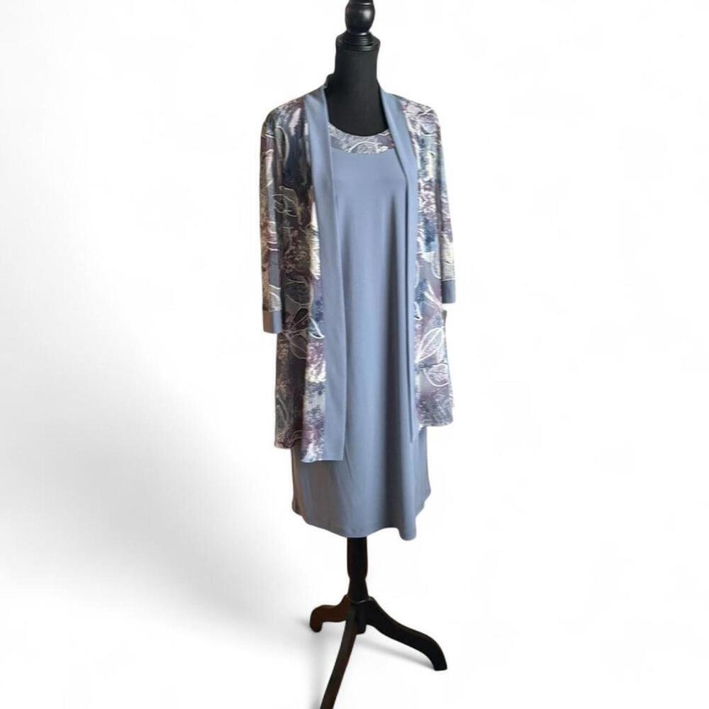 R&M Richards gray with beautiful matching leaf pattern neckline Size 8